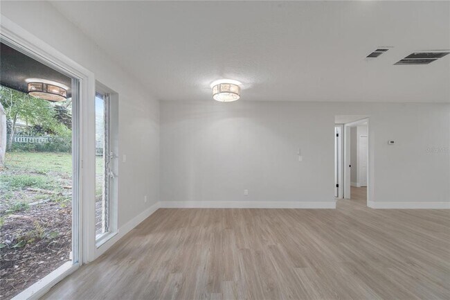 Building Photo - 7043 Carlene Dr