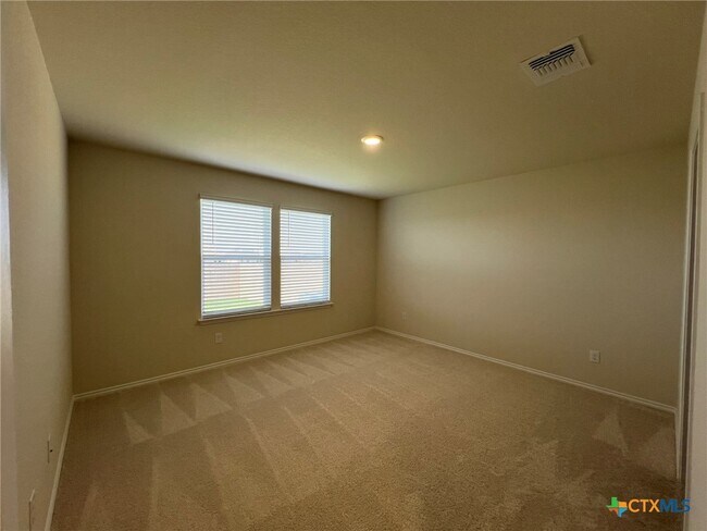Building Photo - 760 Heartseed Ave