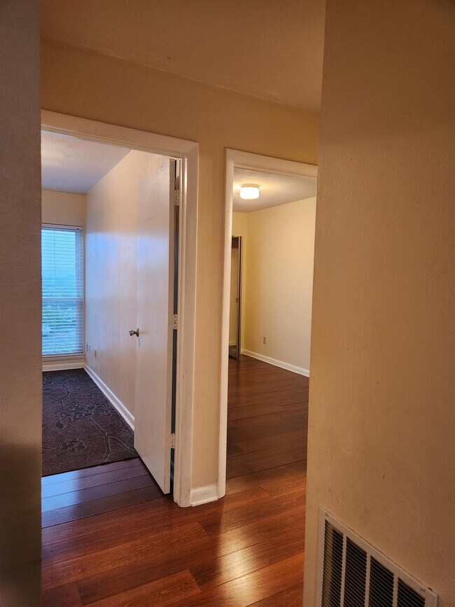 Building Photo - 1394 Bradley Dr