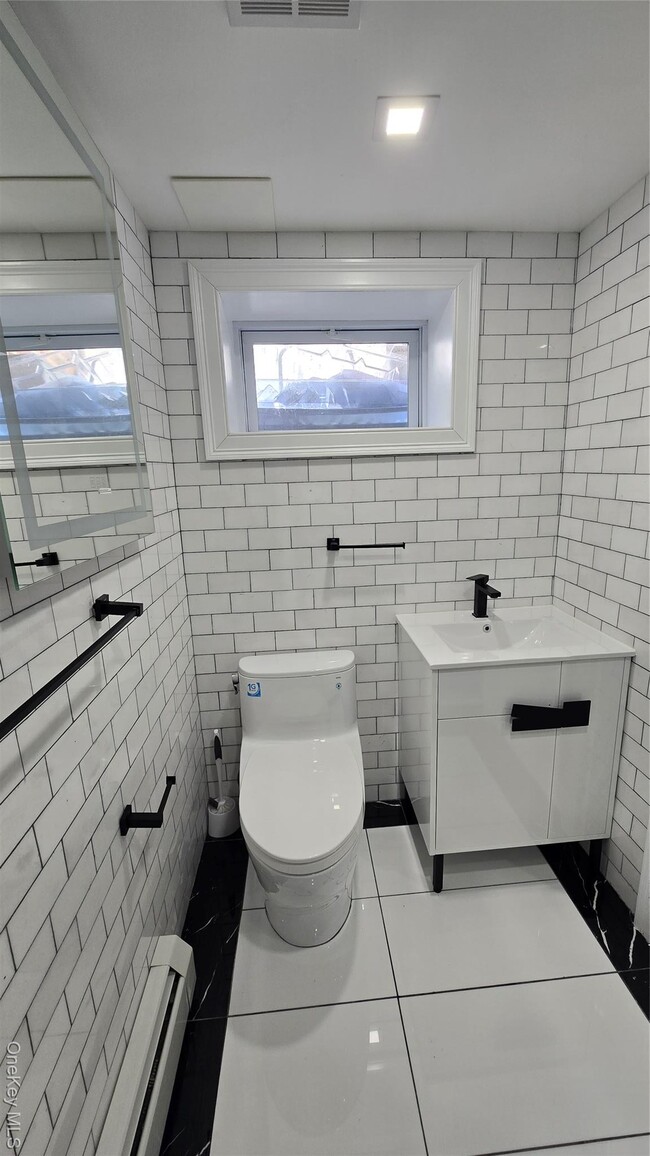 Building Photo - 80-06 209th St