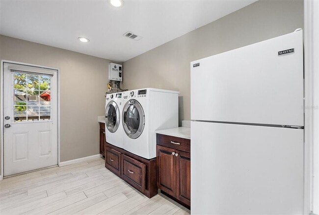 Building Photo - 5080 Oaklawn Ln