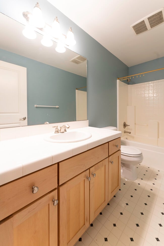 Building Photo - 1625 S Weller St