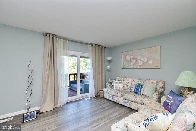 Building Photo - 9885 Burke Pond Ct