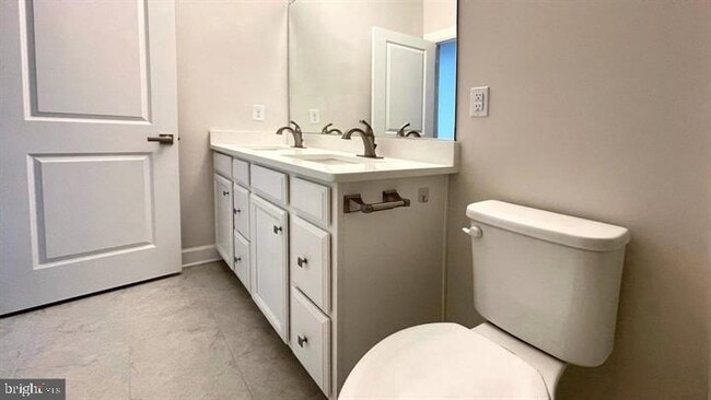 Building Photo - 325 Piper Ln