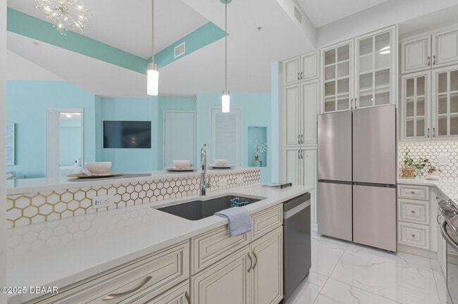 Building Photo - 200 Ocean Crest Dr