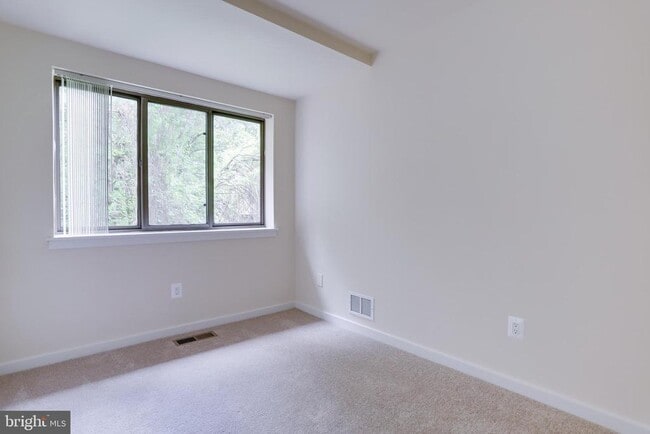 Building Photo - 3729 Madison Ln