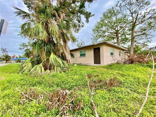 Building Photo - 1534 Oak Dr