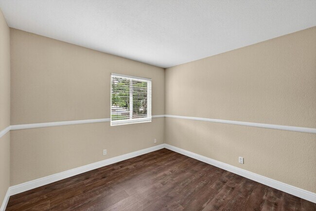 Building Photo - HUNTINGTON BEACH HOME - 1.5 Miles from the Beach