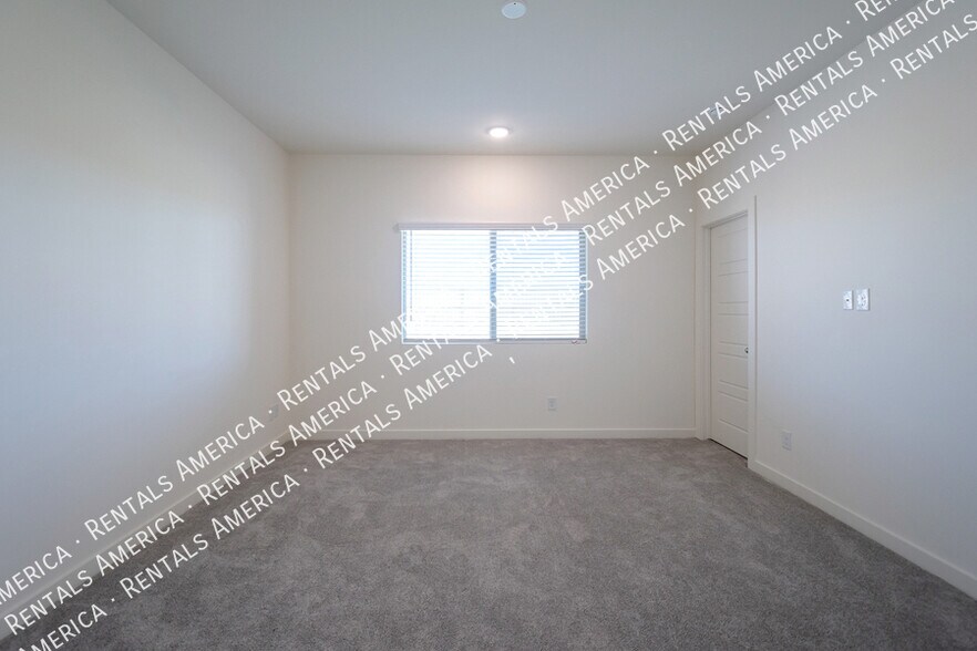 Building Photo - 614 E Diamond Dr
