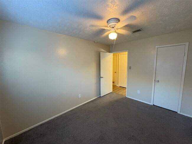 Building Photo - 10607 Staghill Dr