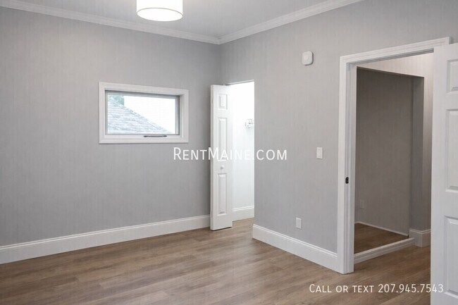 Building Photo - 15 Lloyd Ln