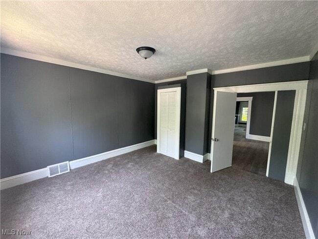 Building Photo - 2048 W 95th St
