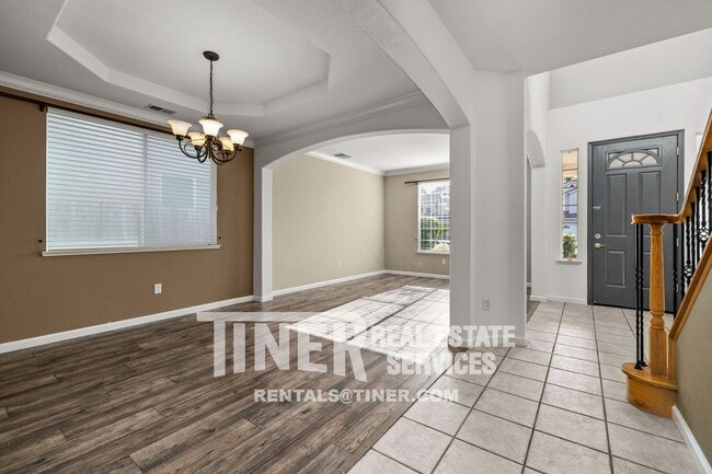 Building Photo - 6530 Aster Ct