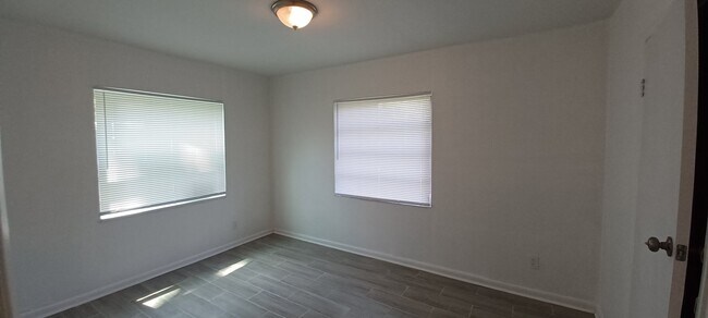 Building Photo - 9124 8th Ave