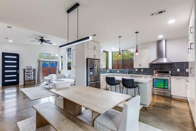 Primary Photo - 4102 Clawson Rd