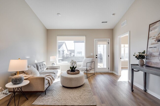 Building Photo - Pineway Maxwell Plan