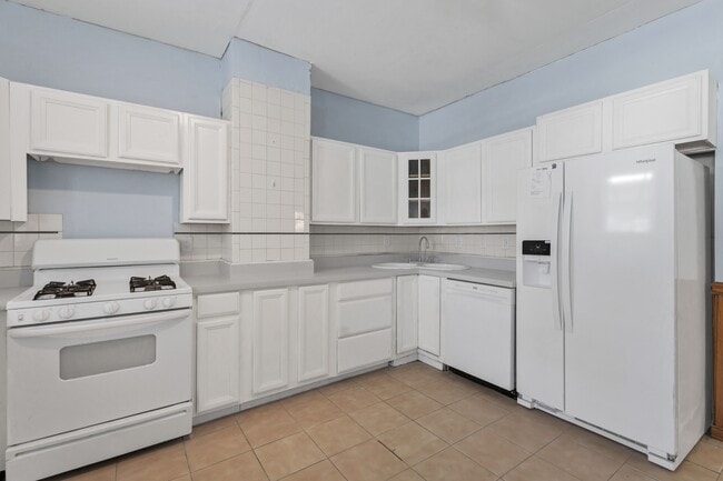 Building Photo - 3915 Schiller Pl