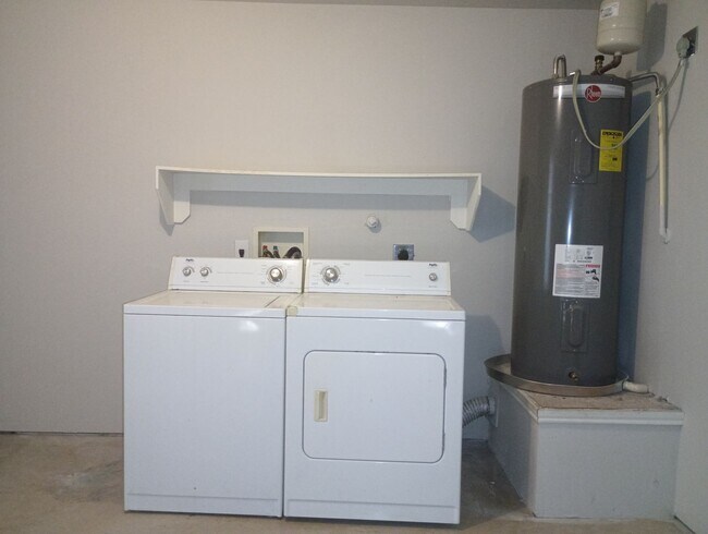Building Photo - Washer/Dryer Included – Move-In Ready Home in Hills of Shaenfield!