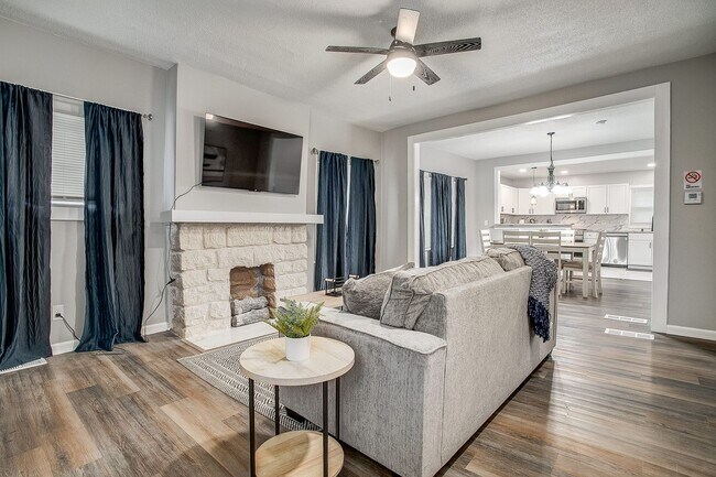 Building Photo - **Pendleton Heights Neighborhood**Newly remodeled 3/2 Bath Furnished Option Avaliable