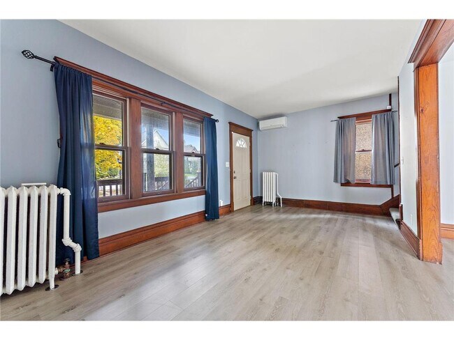 Building Photo - 882 Aurora Ave