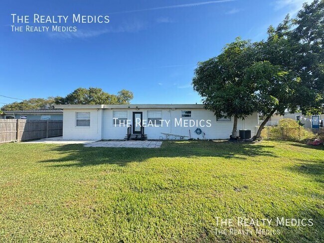 Building Photo - 1102 Egan Dr