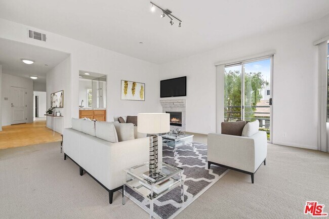 Building Photo - 1325 Arizona Ave