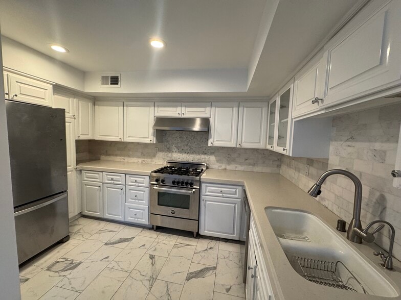 Kitchen - 840 20th St