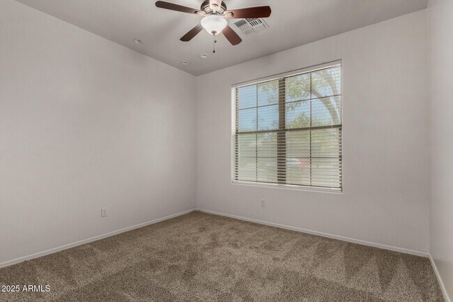 Building Photo - 4211 N 153rd Dr