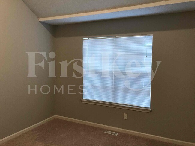 Building Photo - 120 Cinnamon Fern Cir