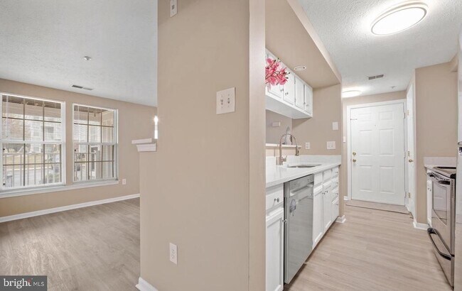 Building Photo - 607 Himes Ave
