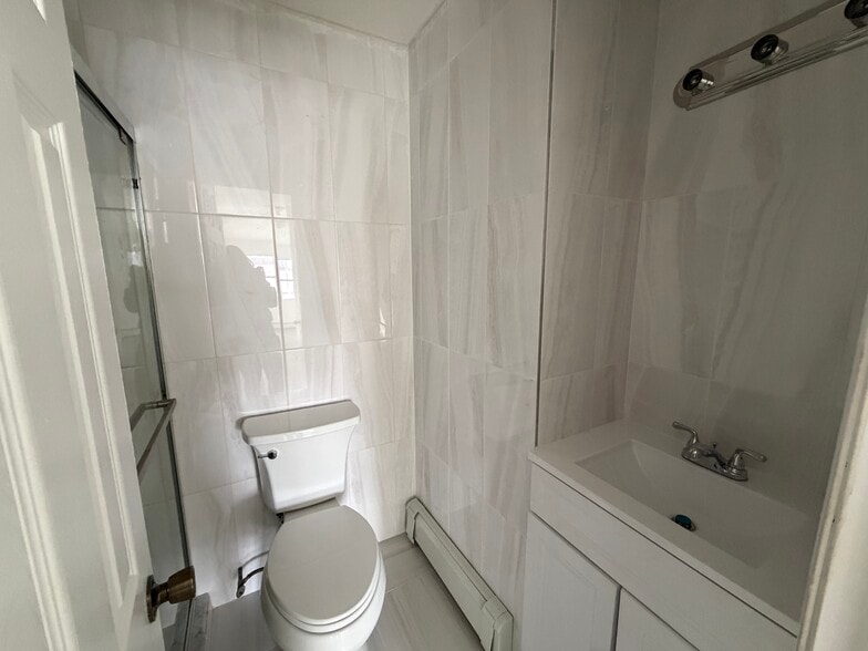 Building Photo - 21916 Edgewood Ave