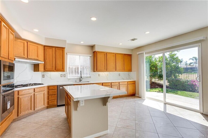 Building Photo - 31167 Sunningdale Dr