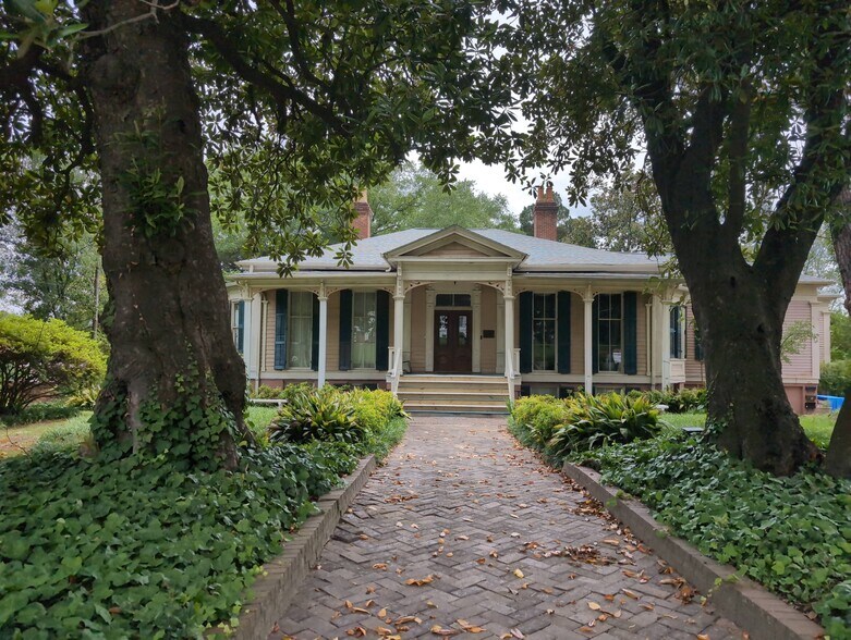 Primary Photo - 1074 Georgia Ave