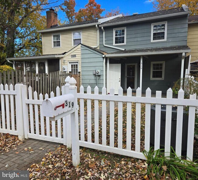 Building Photo - 319 Rock Spring Dr SW