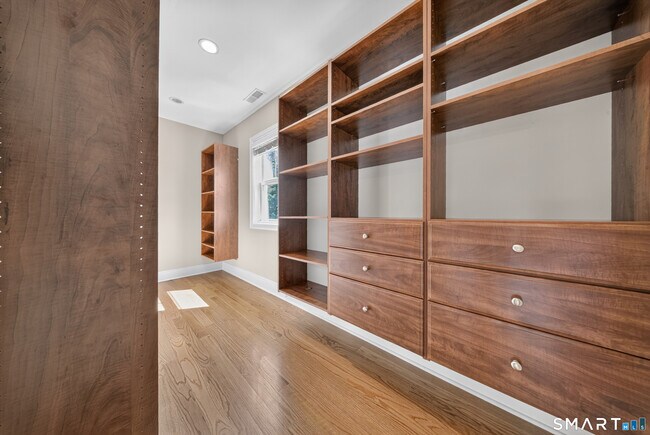 Building Photo - 88 Maple Tree Ave