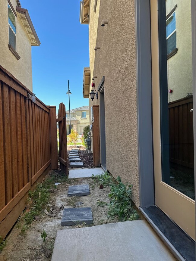 Building Photo - 3543 Posey St