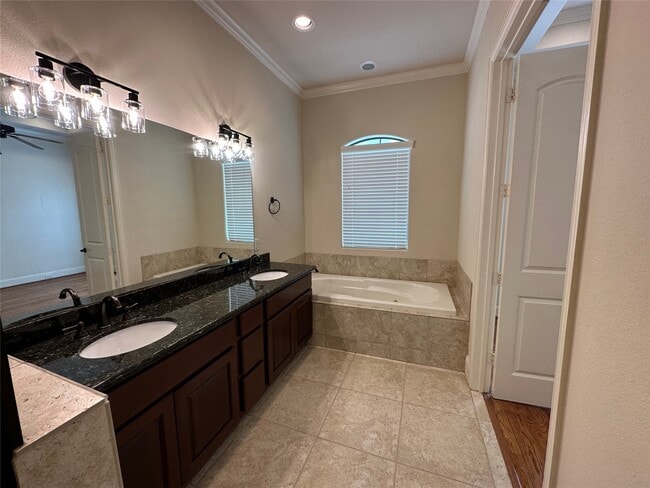 Building Photo - 6353 Richmond Ave.