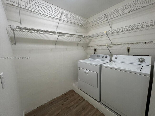 Building Photo - 11047 SW 154th Ct