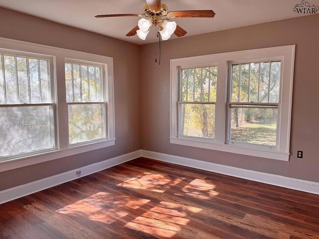 Building Photo - 1710 Monroe St