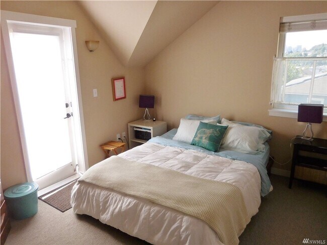 Building Photo - 3Bd/2.5Ba Seattle Townhome
