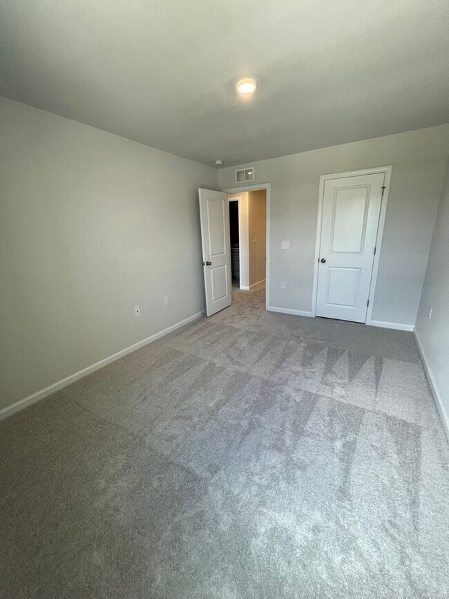 Building Photo - 2312 Kasota Ln