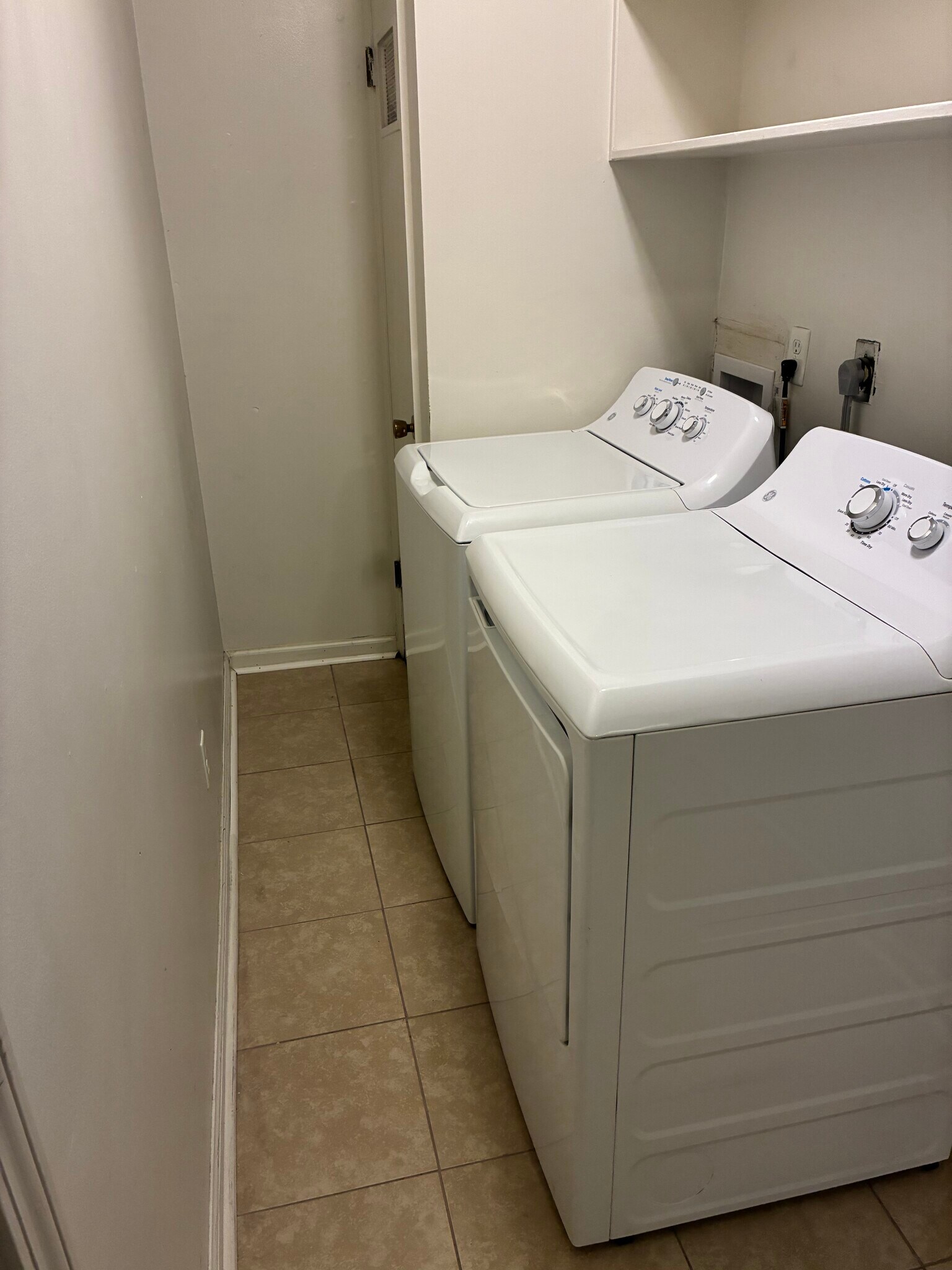 Building Photo - 20 Rosemunn Dr