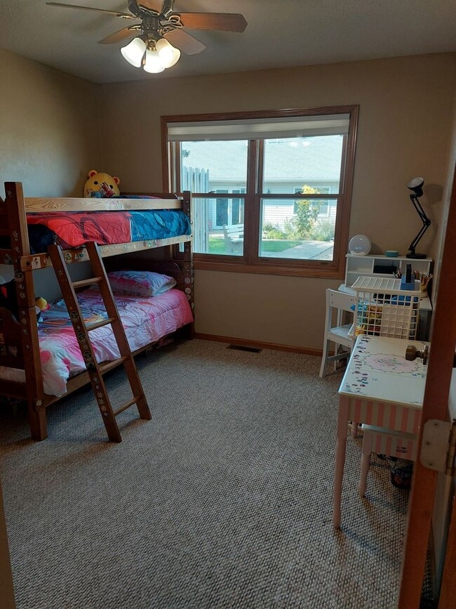 Building Photo - Very Well Maintained Apartment - One Floor...