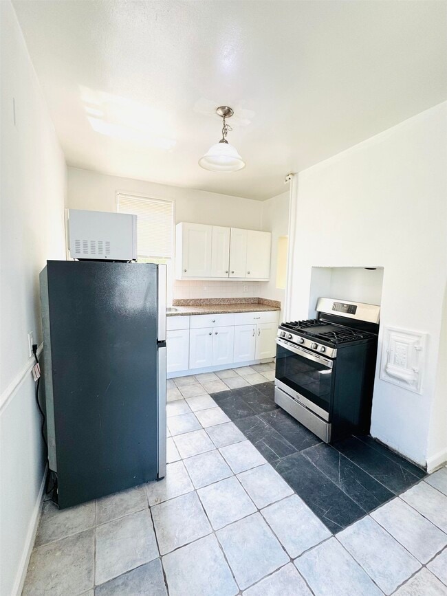 Building Photo - 289 Communipaw Ave