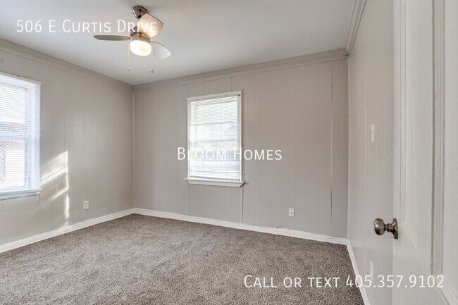 Building Photo - 506 E Curtis Dr