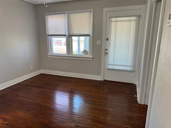 Building Photo - 2708 9th Ave N