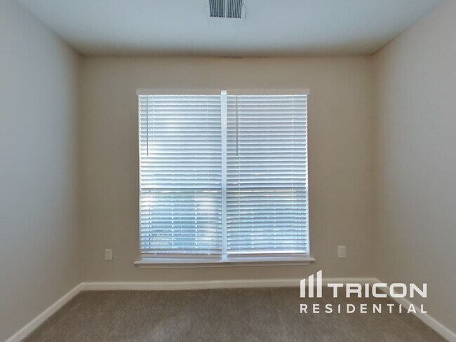 Building Photo - 7070 Springgrove Ct