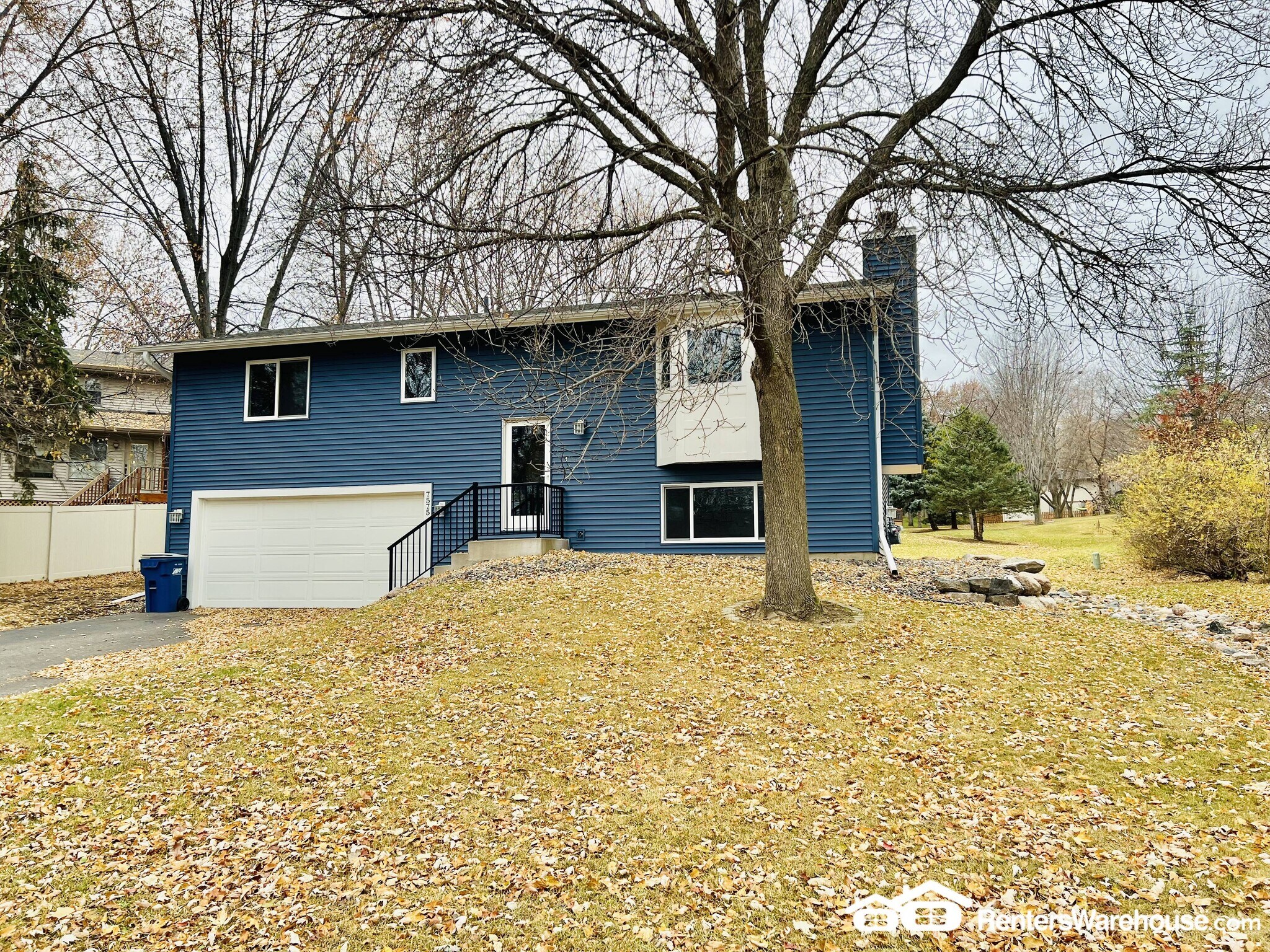 Building Photo - 7575 Lanewood Ln N