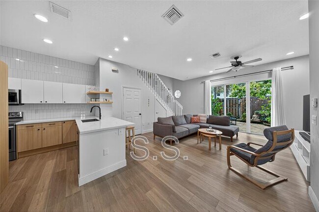 Building Photo - 15 NE 20th Ave