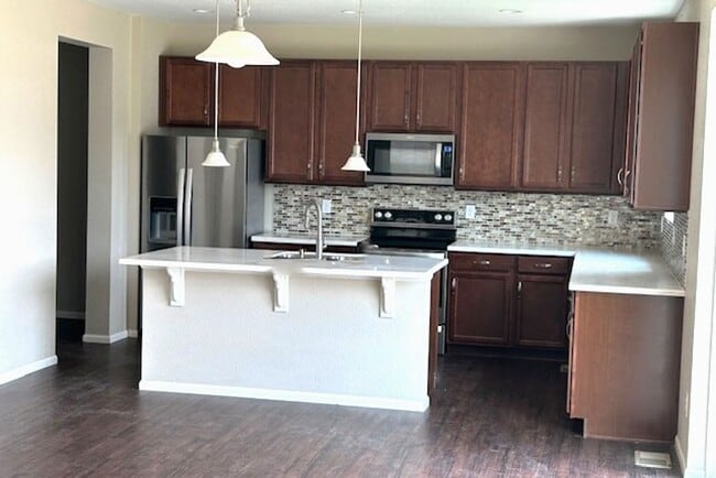 Building Photo - Stunning House in the highly sought-after ...